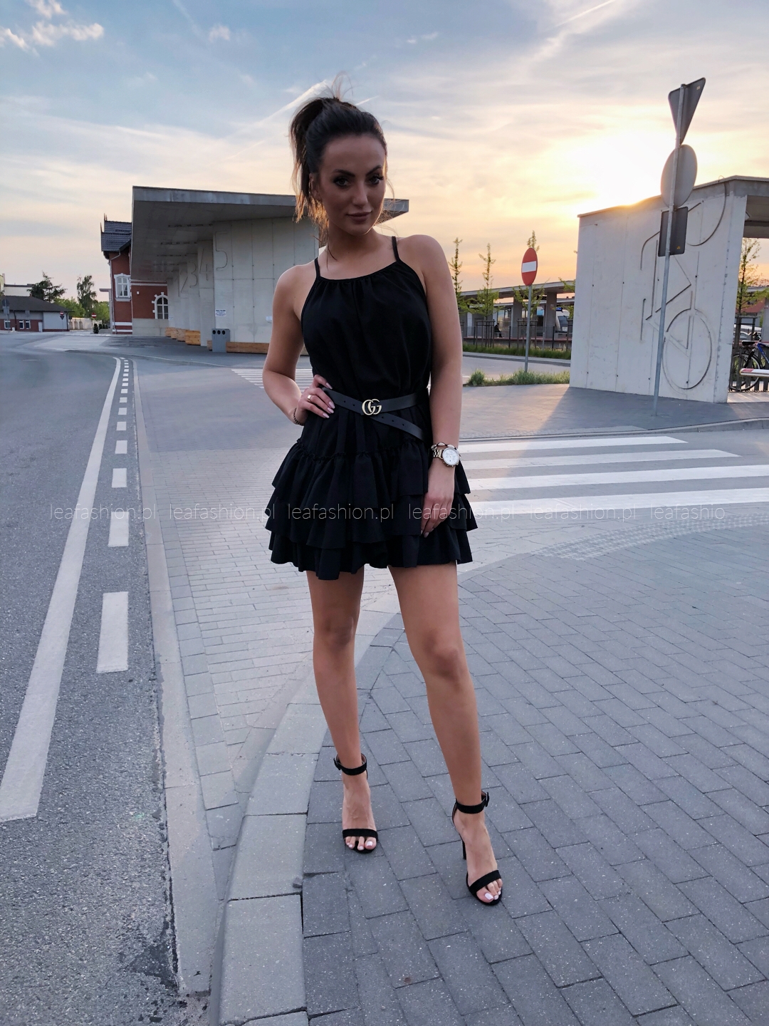 czarna sukienka na lato